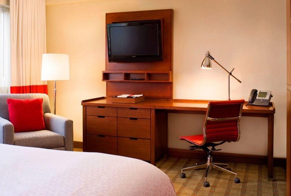 Four Points By Sheraton Мидленд Экстерьер фото